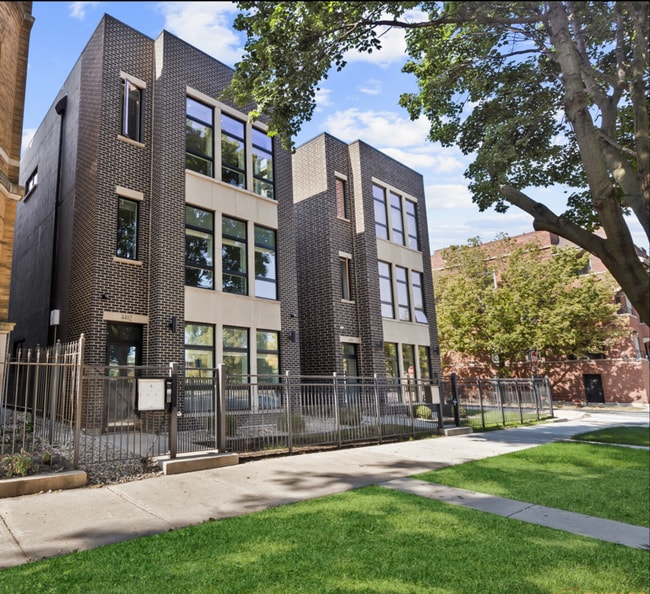 Building Photo - 4402 S Prairie Ave Unit 3