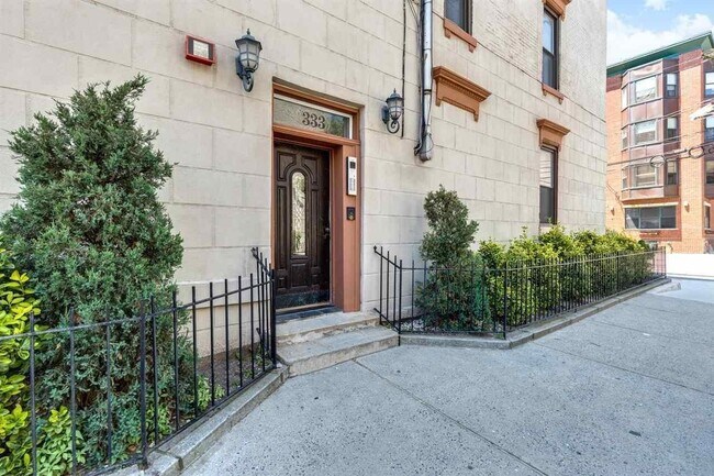 Building Photo - 333 Monroe St Unit 6 Rental