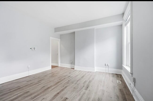 Building Photo - 2281 Loth St