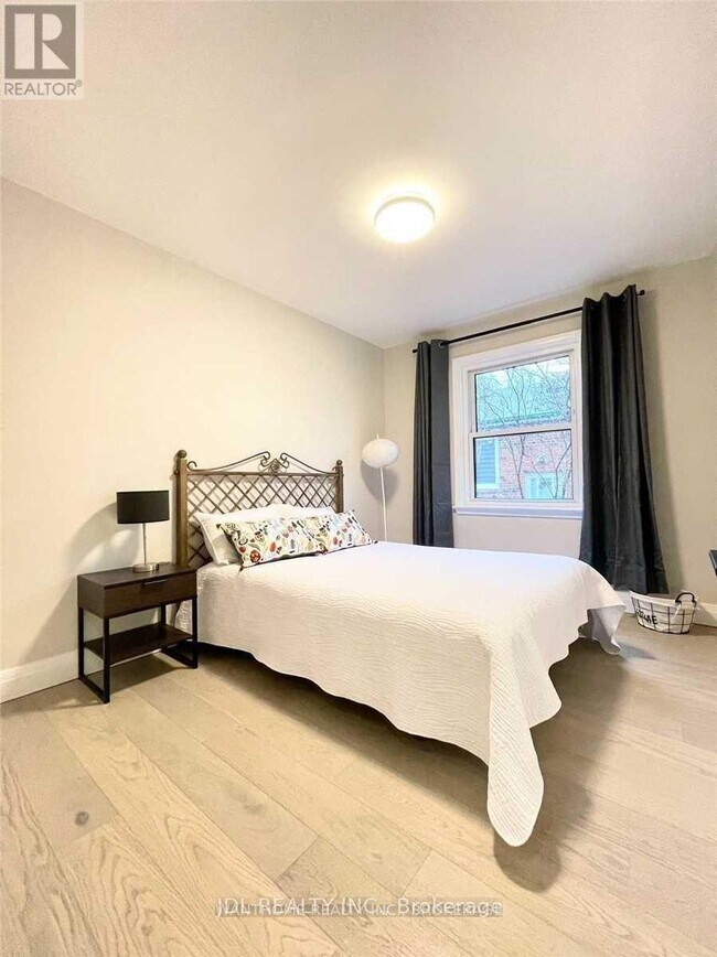 Photo - 379 Alper St