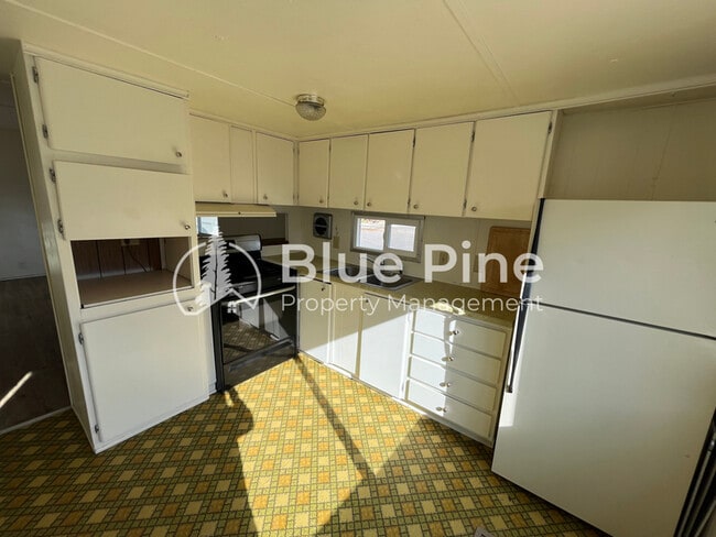 Photo - 925 Wilson Ave