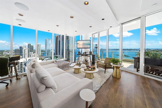 Building Photo - 2020 N Bayshore Dr Unit 3501