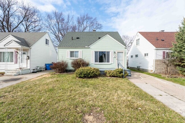 Building Photo - 14921 Myola Ave