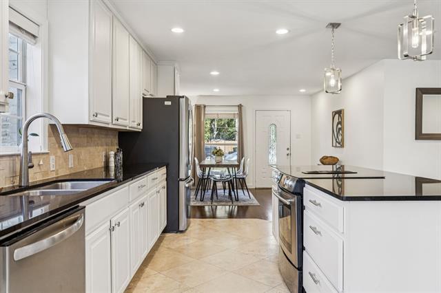 Photo - 10525 Castlegate Dr