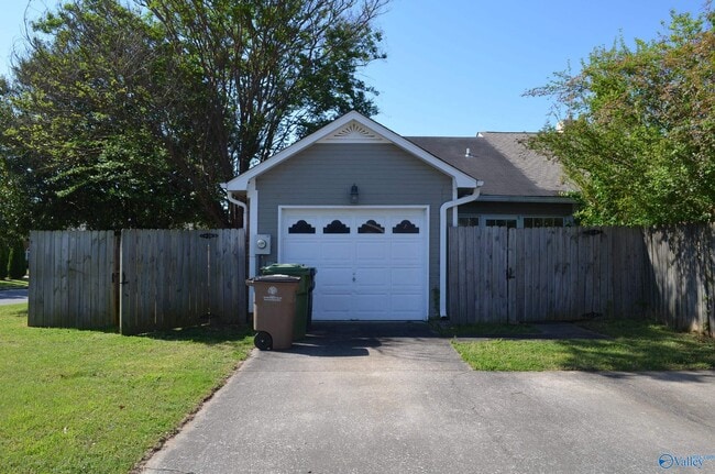 Photo - 2136 Eastbrook SE