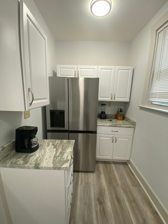 Photo - 1854 Hewitt Ave