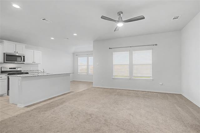 Photo - 724 Basteen Ln