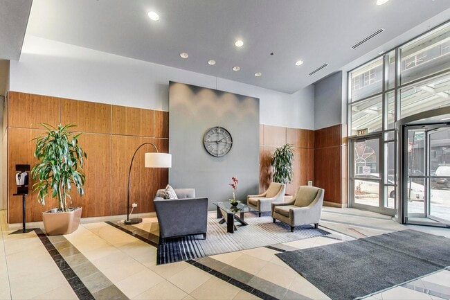 Photo - 125 S Jefferson St Unidad 2405