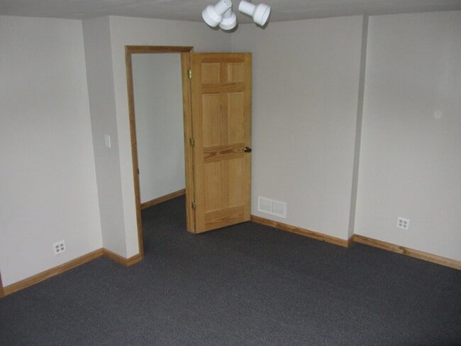 633 Lake St