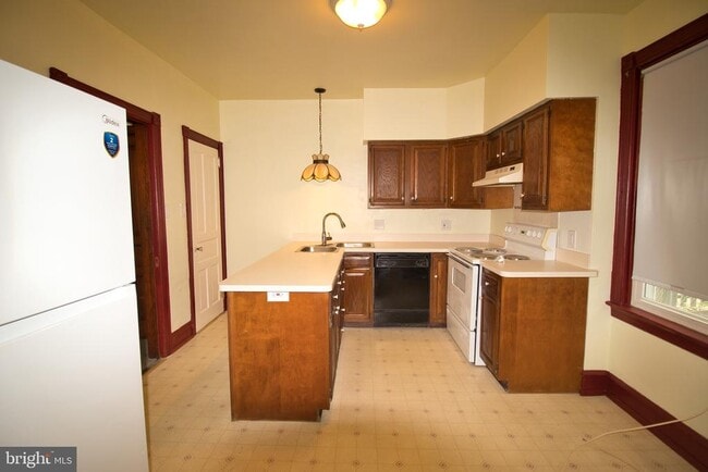 Photo - 143 Green St