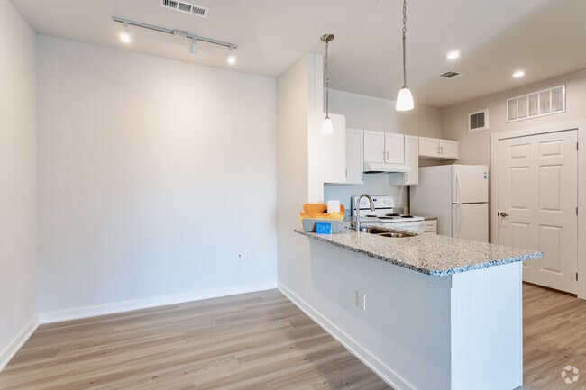2BR, 2BA - 1142SF