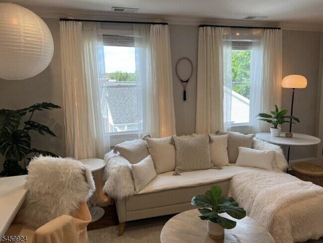 49 Park Ave Unit 3