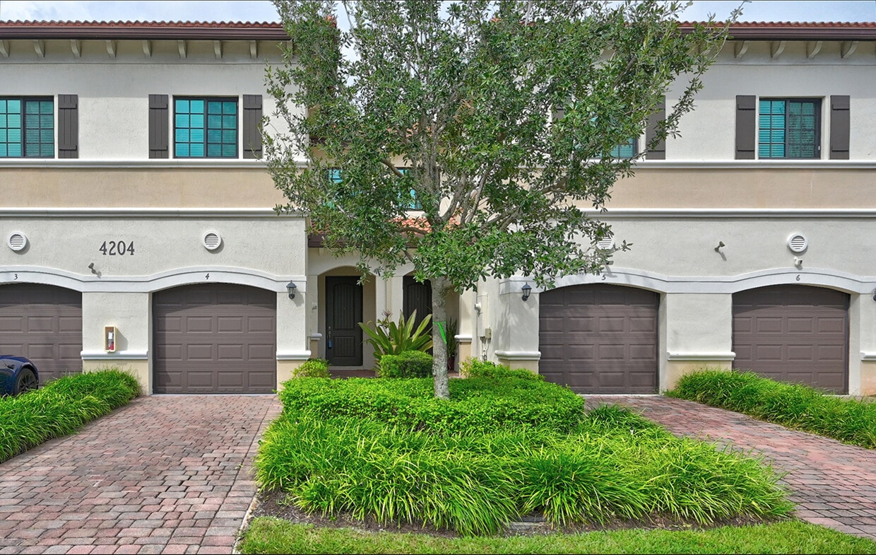 Photo - 4204 N Dixie Hwy (Oakland Park, FL)