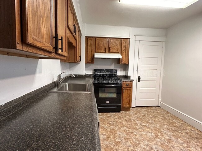 Photo - 1832 S Burdick St