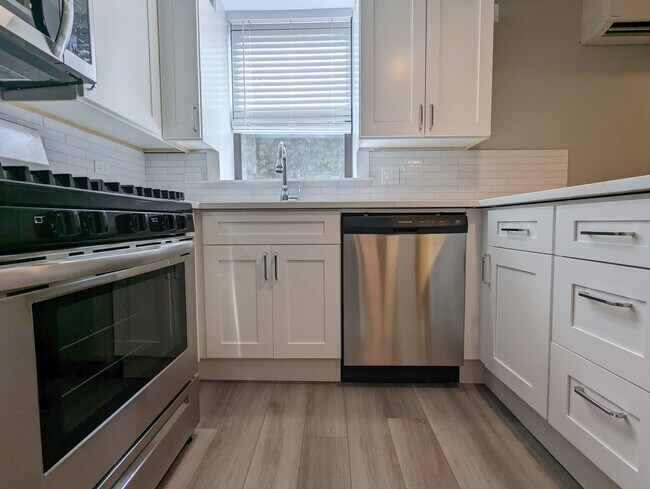 3943 N Janssen Ave Unit 2