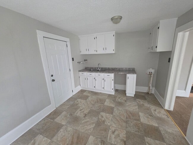 Photo - 725 Junia Ave