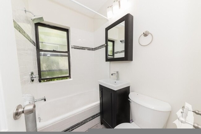 Photo - 648 W Roscoe St Unit 3S