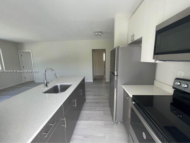 Building Photo - 1525 Michigan Ave Unit 4 Rental