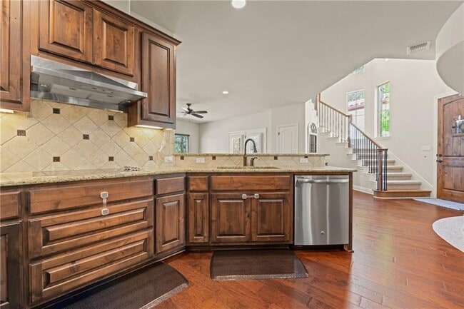 Photo - 110 Oak Glen Cove