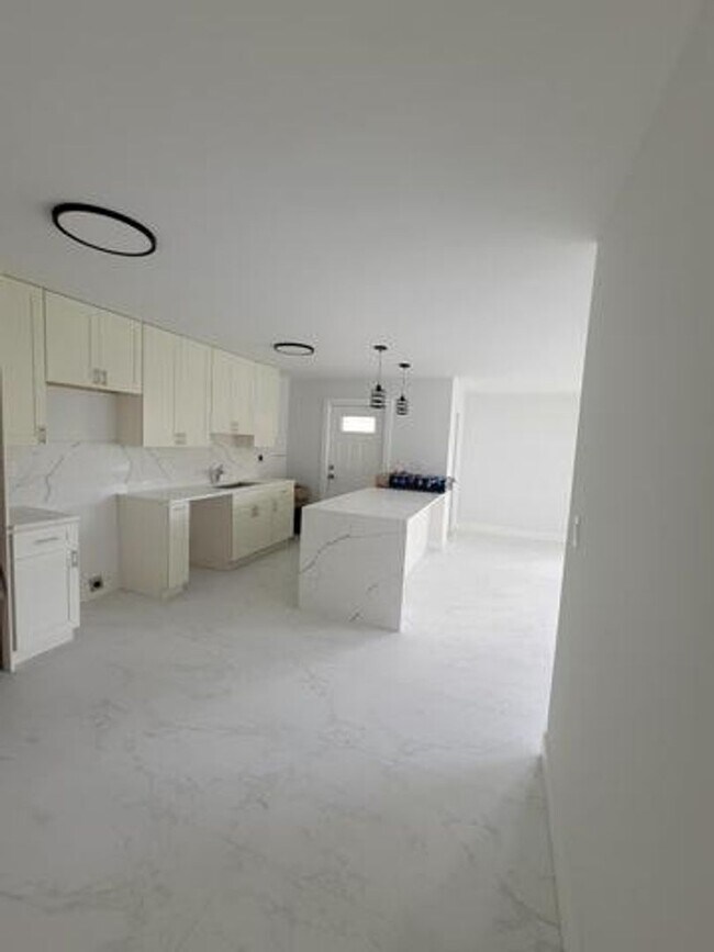 240 SW 7th St