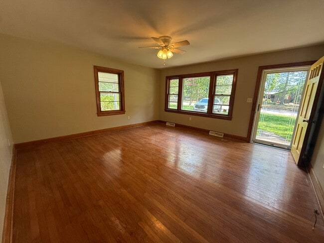 Photo - 1302 Dogwood Ln NW