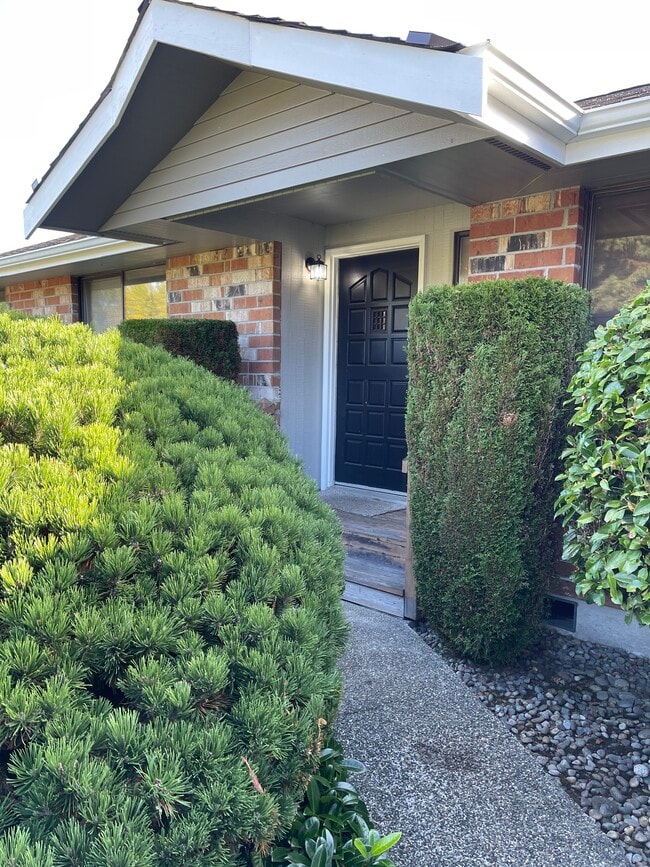 Puerta principal - 11923 Canyon Rd E