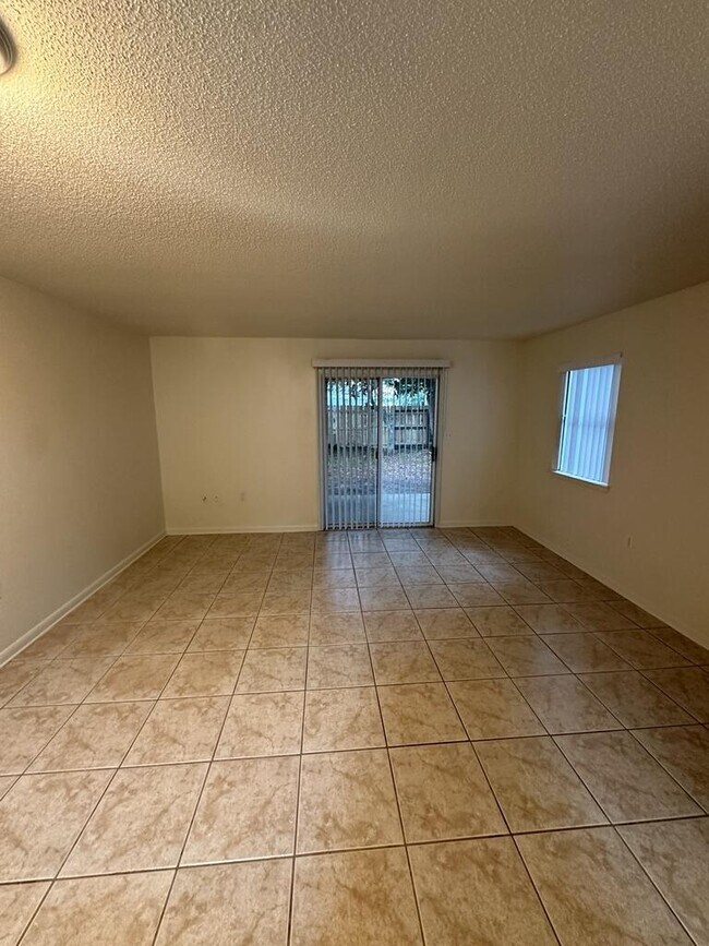 Photo - 122 Scottwood Dr SE