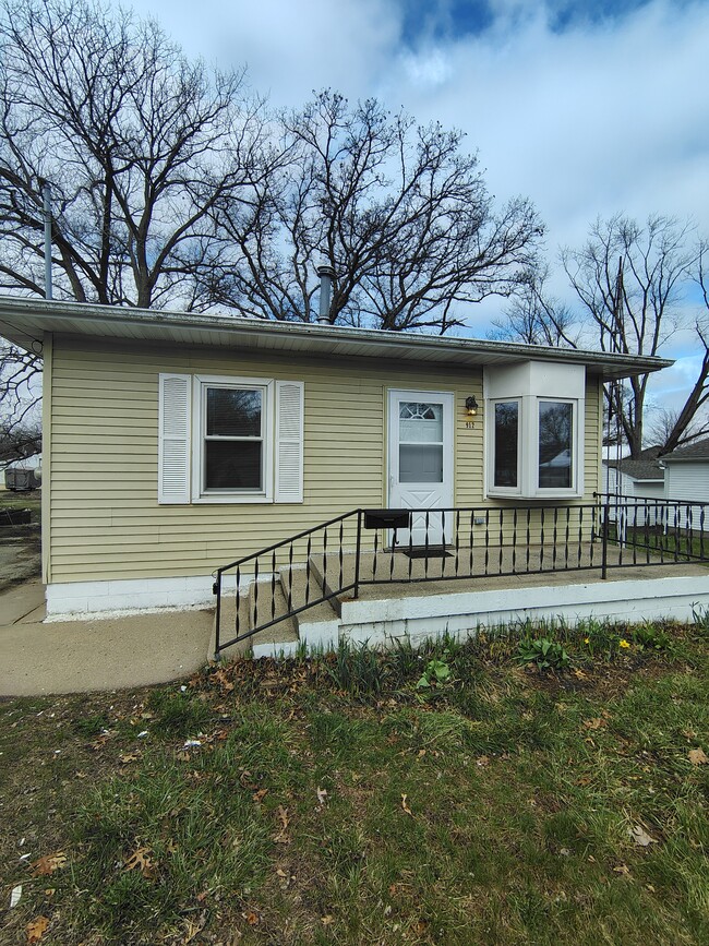 Building Photo - 912 Hayes Ave