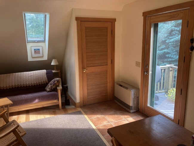 Living Space - 738 Elm Street Ext Unit Carriage House Apartment