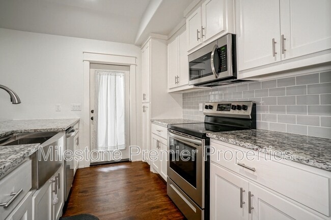 Building Photo - 423 W Walker St Rental