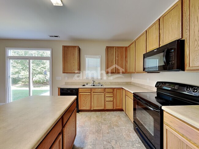 Photo - 803 Derwent Pl