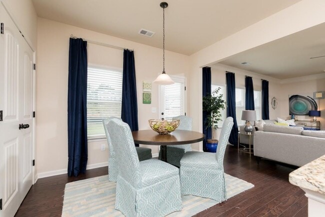 Photo - 1856 Hanover W Dr