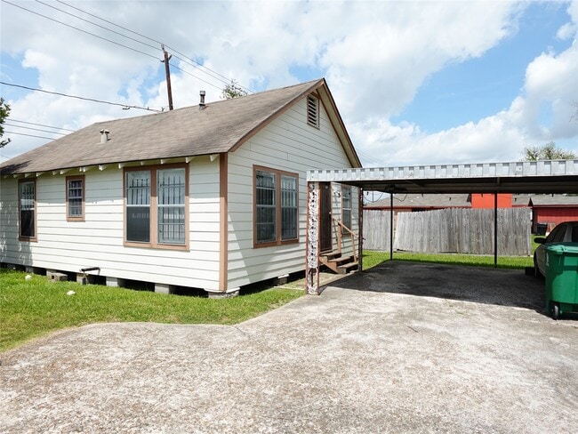 Photo - 4818 Hirsch Rd