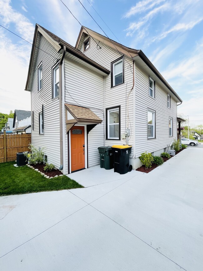 Photo - 1051 N 68th St