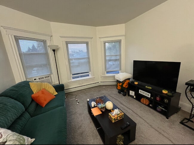 Living Room - 90 Union Ave Unit 2