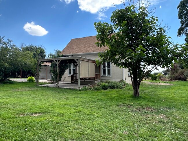Front Yard - 276 E 500 N House