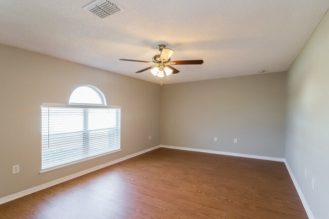 Photo - 8730 Lancashire Dr