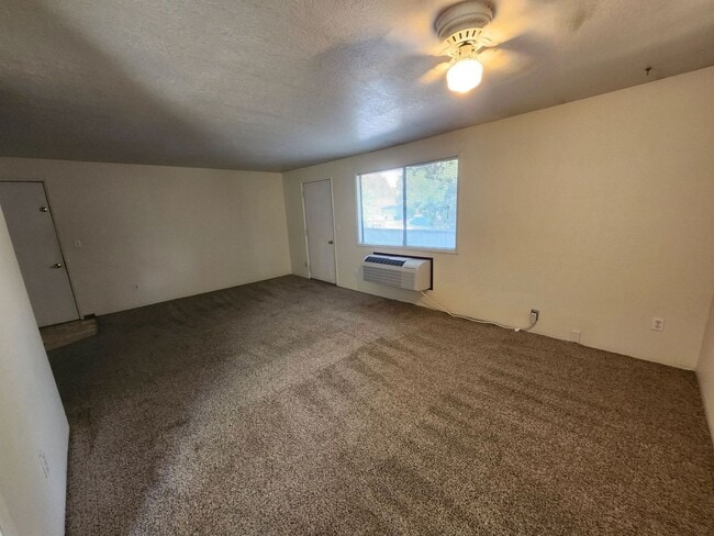 Photo - 2 Bed/1 Bath Apartment in NE Bend - Wichita Way Unit 1865