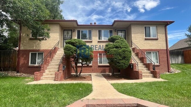 Building Photo - 2318 S Cherokee St Rental