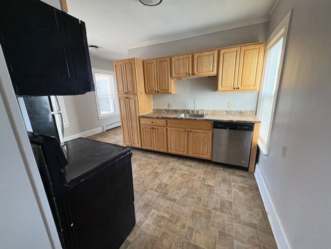 Building Photo - 28 Harrison St Unit 1