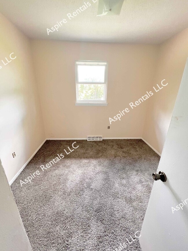 Photo - 2905 N Willowbrook Rd