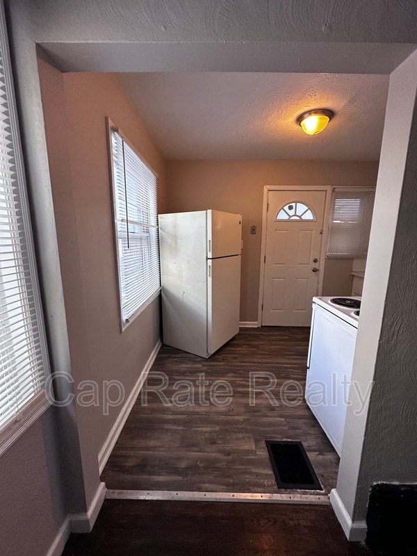 Photo - 322 S Powell Ave