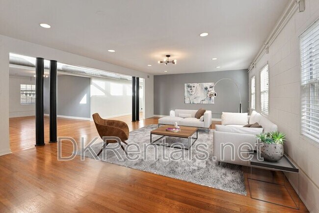 Photo - 1448 Iverson St NE