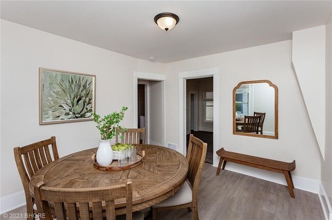 Photo - 1215 Clark St