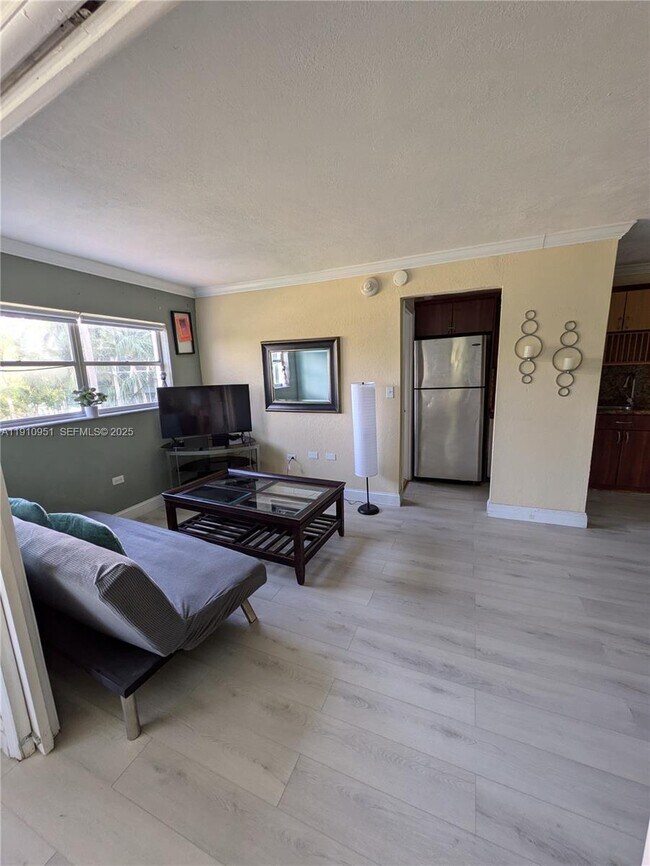 Photo - 1881 Washington Ave Unidad 3G