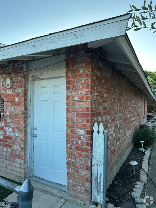 Building Photo - 11203 Belair Dr Rental