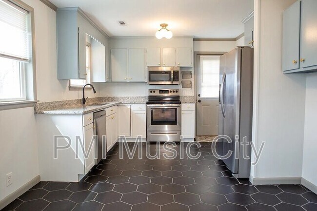 Photo - 501 Fedders Dr