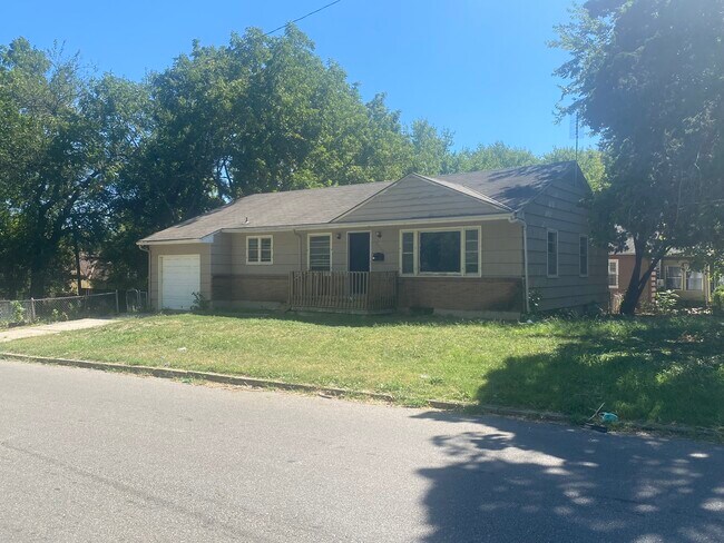 Photo - 2405 E 58th St House
