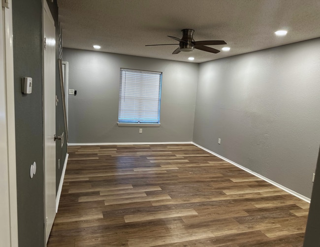 Living Room - 8302 Woodview Dr E Unit 8302 Woodview Drive East