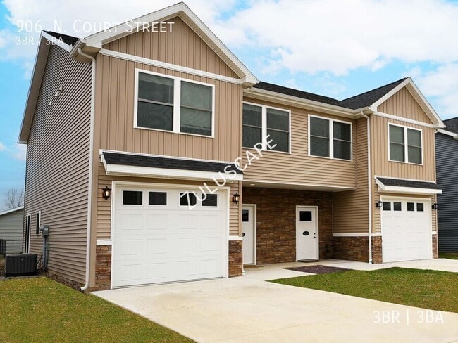 Building Photo - 906 N Ct St